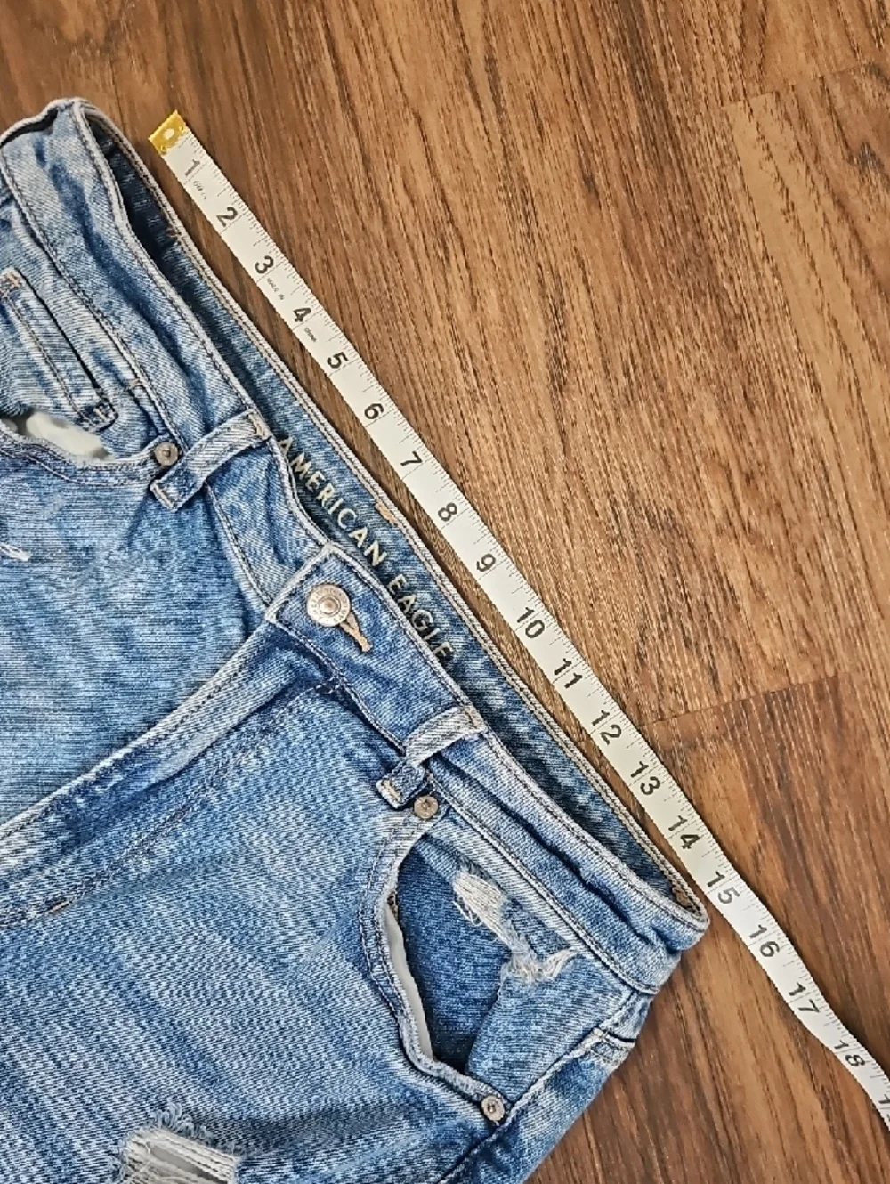 American Eagle High-Rise Mom Straight Distressed Jeans Women’s 14 - Picture 3 of 13